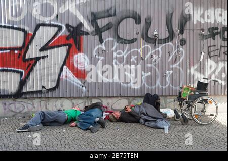 29.05.2017, Berlin, Germany, Europe - A group of Eastern European men are sleeping it off near Berlin's Alexanderplatz. [automated translation] Stock Photo