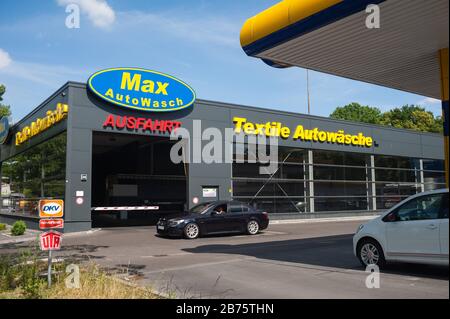 14.06.2017, Berlin, Germany, Europe - A car wash in the Berlin district of Wittenau. [automated translation] Stock Photo