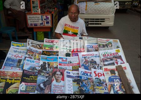 04.02.2017, Yangon, Yangon Region, Republic of the Union of Myanmar, Asia - A newspaper vendor sits behind his kiosk in the center of the former capital. [automated translation] Stock Photo