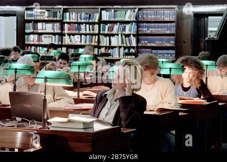 View into the reading room of the German Library in Leipzig, 07.03.1997. The German National Library ,DNB, formerly Deutsche Bibliothek, with its locations in Leipzig and Frankfurt am Main is the central archive library for all media works in German from Germany and abroad and the national bibliographic centre of Germany. [automated translation] Stock Photo
