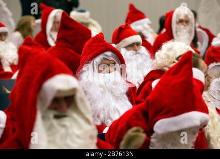 Christmas men and Christmas angels of the Studentenwerk Berlin will meet on November 26, 2016 for their annual general assembly. The Santa Claus action has tradition. Since 1949, the Studentenwerk Berlin has been placing students as Santa Clauses and Christmas angels for Christmas Eve and other Christmas events. [automated translation] Stock Photo