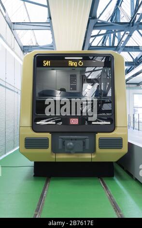 A model of the new S-Bahn for Berlin and Brandenburg will be presented on October 4, 2016 at the S-Bahn plant in Berlin Schoeneweide. The walk-in car model will be presented to about 400 selected passengers for inspection. From January 2021, the new S-Bahn trains will be in service on line S47. [automated translation] Stock Photo