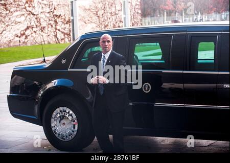Germany, Berlin, 18.11.2016. Visit of Barack H. Obama, President of the United States of America to the Federal Chancellery in Berlin on 18.11.2016. Bodyguards. In the background: Obama's company car, 'The Beast', visually a Cadillac, by weight a truck. Barack Obama's company car is expected to weigh between five and eight tons, the weight being carried by the frame of a pickup truck. [automated translation]