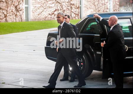Germany, Berlin, 18.11.2016. Visit of Barack H. Obama, President of the United States of America to the Federal Chancellery in Berlin on 18.11.2016. Barack H. Obama, President of the United States of America. In the background: Obama's company car, 'The Beast', visually a Cadillac, by weight a truck. Barack Obama's company car is expected to weigh between five and eight tons, the weight being carried by the frame of a pickup truck. [automated translation]