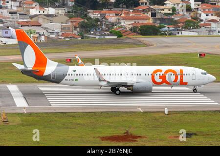 Gol Airlines (Linhas Aéreas) Boeing 737 over the runway threshold of Congonhas (CGH / SBSP) domestic airport in Sao Paulo, Brazil. Aircraft PR-GTO. Stock Photo