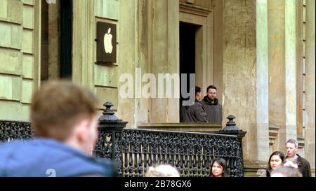 Glasgow, Scotland, UK, 14th March, 2020: Apple store closed for Coronavirus although there is no notice the doors are closed and staff can be seen informing customers, at the shop on Buchanan street the style mile of the city. . Gerard Ferry/ Alamy Live News Stock Photo