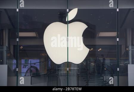 Hong Kong, China. 28th Jan, 2022. French luxury fashion brand Louis Vuitton  (LV) store and logo in Hong Kong. (Credit Image: © Budrul Chukrut/SOPA  Images via ZUMA Press Wire Stock Photo - Alamy