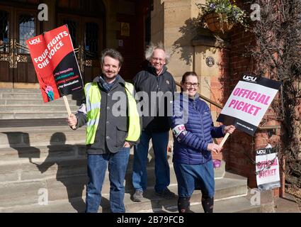 University of Sheffield staff outside Firth Court of the University of Sheffield while on strike against USS pension reform and workload Stock Photo