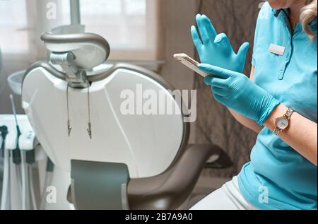 working in the dentist 's office Stock Photo