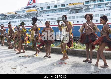 dh Port cruise ship welcome WEWAK PAPUA NEW GUINEA Traditional PNG native dancers welcoming visitors tourism people culture Stock Photo