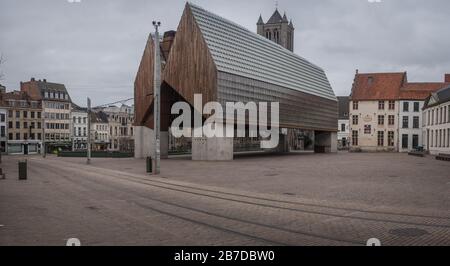 Gent, Belgium. 15th Mar, 2020. Empty streets are seen in the city of the Flamish city of Gent, Belgium on Mar. 15, 2020. Businesses are locked down to contain the spread of coronavirus, the growing numbers of those infected by COVID-19 the Belgian government asked for schools, cafes and numerous shops to close until at least April 3. (Photo by Jonathan Raa/Pacific Press/Sipa USA) Credit: Sipa USA/Alamy Live News Stock Photo