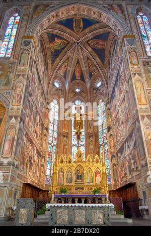 FLORENCE ITALY INTERIOR SANTA CROCE CHURCH THE FRANCISCAN BASILICA ALTAR AND CRUCIFIX PAINTINGS BY GADDI LEGENDS OF THE TRUE CROSS Stock Photo