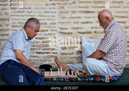 Two local men playing chess, in Bukhara, Uzbekistan Stock Photo