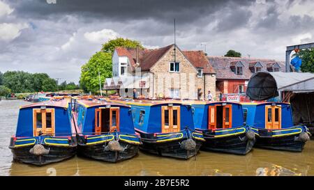 Oxfordshire Narrowboats on the Oxford Canal near Lower Heyford Stock Photo