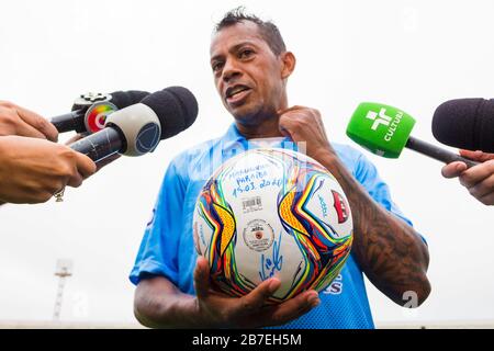 Campina Grande, Brazil. 15th Mar, 2020. Perilima&# starting png players  pose for a photo before the game between Pima and Centro Sportivo Paraibano  (CSP), hel held this Sunday afternoon (15th) at the