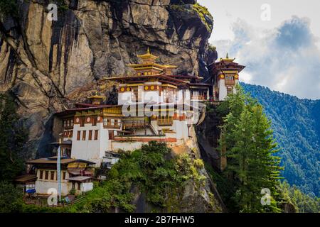 Paro Taktsang (Tiger's Nest) Monastery clinging to a cliff above the valley near Paro, Bhutan Stock Photo