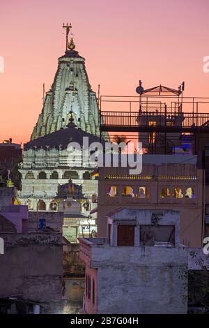 Jagdish temple and roof terrace at Mayur café Udaipur Rajasthan India Stock Photo