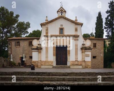 A cat sitting in front of el Calvari chapel in the Spanish town of Pollenca on the balearic island of Majorca (Mallorca) Stock Photo