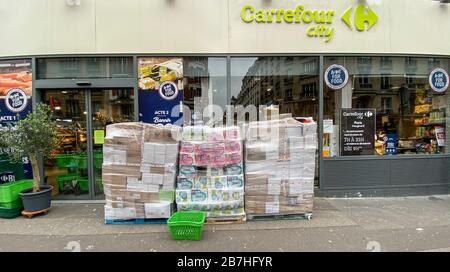 PARISIANS QUEUE FOR FOOD AT SUPERMARKET AFTER CORONAVIRUS OUTBREAK , PARIS  FRANCE Stock Photo