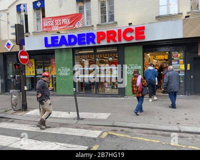 PARISIANS QUEUE FOR FOOD AT SUPERMARKET AFTER CORONAVIRUS OUTBREAK , PARIS  FRANCE Stock Photo