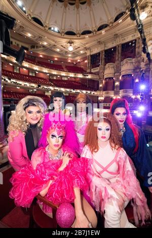 Honey Foxx, Kitty Scott Claus, Meth, Poppycock sitting on floor) Divina
