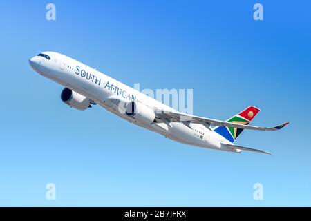 South African Airways Airbus A350-941 (Reg: OE-IPK, Ex ZS-SDC