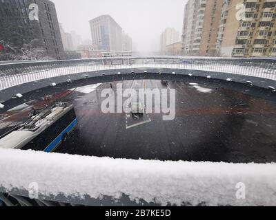 The view of the very first snow of year of rat covering the city, Beijing, China, 2 February 2020. *** Local Caption *** fachaoshi Stock Photo