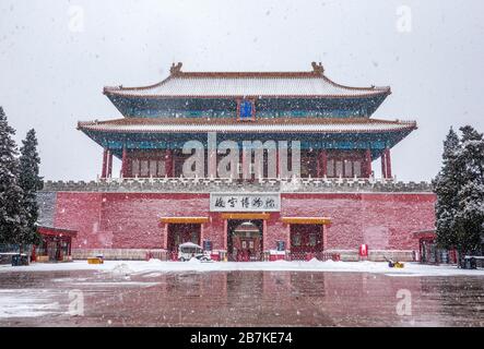 The view of the very first snow of year of rat covering the Forbidden City, Beijing, China, 2 February 2020. *** Local Caption *** fachaoshi Stock Photo