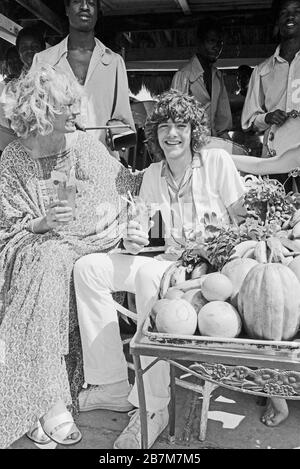 Thomas Tommi Ohrner, ehemaliger deutscher Kinderstar, Schauspieler und Sänger, mit Mutter Evelin Bey im Urlaub, um 1980. Former child star, actor and singer Thomas Tommi Ohrner on vacation with his mother Evelin Bey, around 1980. Stock Photo