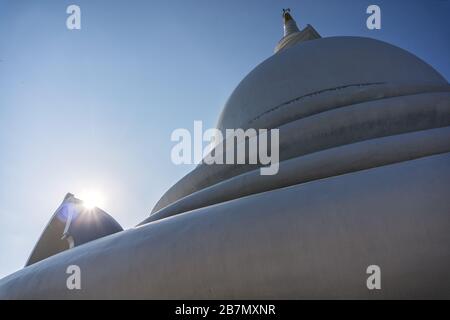 Unawatuna white Peace Pagoda between Unawatuna and Galle, Sri Lanka. Japanese buddhist stupa built by Nipponzan Myohoji monks. Stock Photo