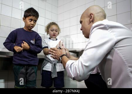 Sao Paulo, Brazil. 17th Mar 2020. March 17, 2020: The mayor of SÃ£o Paulo, Bruno Covas, who is recovering from cancer and is in the midst of immunological recovery, participates in the D-day of presentation of preventive actions against the Corona Virus in a public school. More than 4000 schools will have prevention actions this week, schools have posters advising on the prevention of the new virus. Credit: Dario Oliveira/ZUMA Wire/Alamy Live News Stock Photo