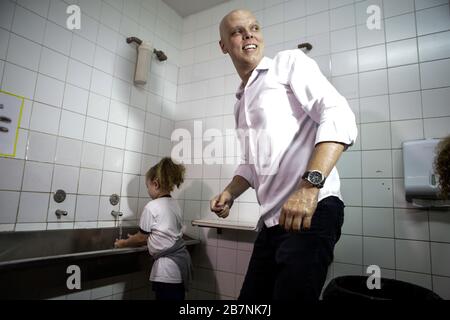 Sao Paulo, Brazil. 17th Mar 2020. March 17, 2020: The mayor of SÃ£o Paulo, Bruno Covas, who is recovering from cancer and is in the midst of immunological recovery, participates in the D-day of presentation of preventive actions against the Corona Virus in a public school. More than 4000 schools will have prevention actions this week, schools have posters advising on the prevention of the new virus. Credit: Dario Oliveira/ZUMA Wire/Alamy Live News Stock Photo