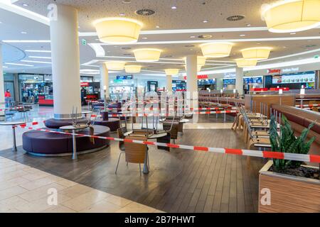 Effects of the coronavirus pandemic in Germany, Essen, Limbecker Platz shopping centre, cordoned-off areas, seating, dining tables for fast food resta Stock Photo