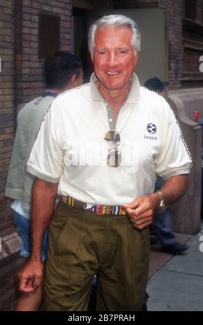 ***FILE PHOTO*** Lyle Waggoner of TV's Carol Burnett Show and  Wonder Woman dies at 84.  Lyle Waggoner 1995 Photo By John Barrett/PHOTOlink /MediaPunch Stock Photo