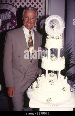 ***FILE PHOTO*** 17th Mar 2020.  Lyle Waggoner of TV's Carol Burnett Show and Wonder Woman dies at 84. Photo taken: Lyle Waggoner attends the N.A.T.P.E. convention on January, 15, 1994 in Miami, Florida, Credit: Walter McBride/MediaPunch Credit: MediaPunch Inc/Alamy Live News Stock Photo