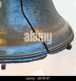 Crack on the liberty bell in Philadelphia Stock Photo