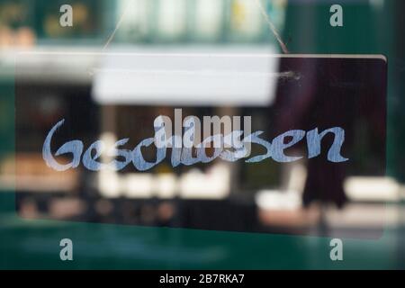 Closed sign in german geschlossen hi res stock photography and