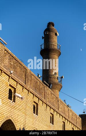 Iraq, Iraqi Kurdistan, Arbil, Erbil. next to the park Shar stands the tower of the mosque. Birds are flying by. Stock Photo