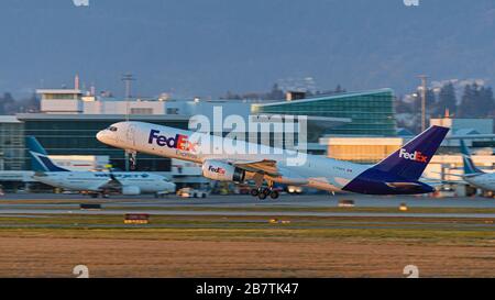 Richmond, British Columbia, Canada. 17th Mar, 2020. A FedEx Express Boeing 757-2B7(SF) air cargo freighter, owned and operated by Morningstar Air Express, takes off at sunset from Vancouver International Airport on Tuesday, March 17, 2020. Credit: Bayne Stanley/ZUMA Wire/Alamy Live News Stock Photo