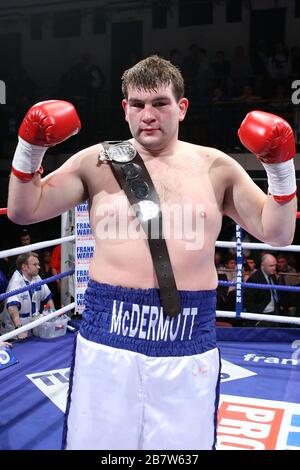 John McDermott (white/blue shorts) defeats Larry Olubamiwo in a Heavyweight boxing contest for the Southern Area Title at York Hall, Bethnal Green, Lo Stock Photo