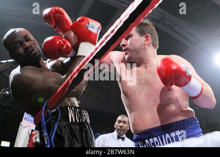 John McDermott (white/blue shorts) defeats Larry Olubamiwo in a Heavyweight boxing contest for the Southern Area Title at York Hall, Bethnal Green, Lo Stock Photo