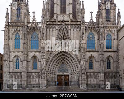 https://l450v.alamy.com/450v/2b7wc3n/barcelona-spain-18th-mar-2020-photo-taken-on-march-18-2020-shows-a-cathedral-in-barcelona-spain-the-number-of-covid-19-cases-in-spain-rose-to-13716-on-wednesday-up-from-11178-a-day-earlier-the-spanish-ministry-of-health-consumer-affairs-and-social-services-confirmed-in-its-daily-press-briefing-the-ministry-added-that-558-people-have-died-from-covid-19-while-5717-people-are-hospitalized-with-774-in-intensive-care-and-1081-have-made-a-recovery-credit-joan-gosaxinhuaalamy-live-news-2b7wc3n.jpg