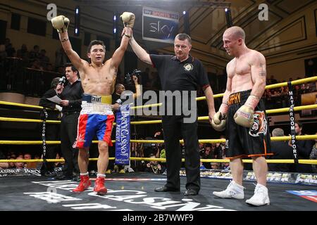 Choi Tseveenpurev (red/blue shorts) defeats Ben Murphy (black shorts) in the Quarter-Final of Prizefighter 'The Super-Featherweights' at York Hall, Be Stock Photo