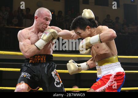 Choi Tseveenpurev (red/blue shorts) defeats Ben Murphy (black shorts) in the Quarter-Final of Prizefighter 'The Super-Featherweights' at York Hall, Be Stock Photo