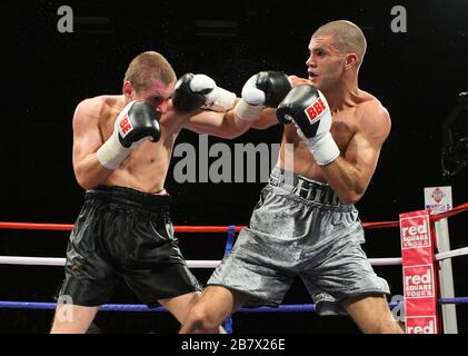 Tony Hill (silver shorts) defeats Alex Spitko in a Middleweight boxing contest at the Brentwood Centre, promoted by Frank Maloney Stock Photo