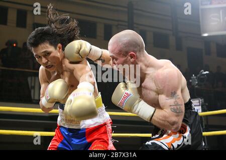 Choi Tseveenpurev (red/blue shorts) defeats Ben Murphy (black shorts) in the Quarter-Final of Prizefighter 'The Super-Featherweights' at York Hall, Be Stock Photo