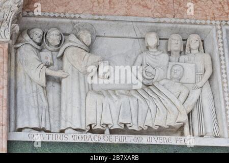 Stories of Saint Martin (by a disciple of Guido da Como, 1233) - St Martin raising the dead - Saint Martin’s Cathedral - Lucca Stock Photo