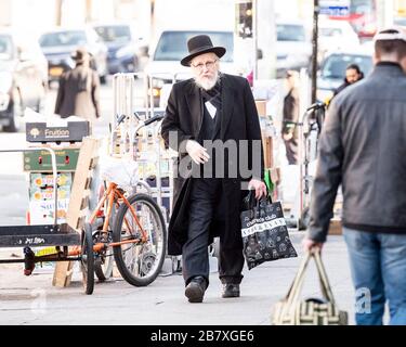 Brooklyn, NY, USA. 18th Mar, 2020. March 18, 2020 - Brooklyn, NY, United States: Pictured here are Hasidic Jews walking in the largely Hasidic Jewish neighborhood of Borough Park. Between Friday, March 13 and Tuesday, March 17, over 100 people in the Borough Park (a.k.a. Boro Park) section of Brooklyn have tested positive for the Coronavirus. The Asisa Acute Care Center in Boro Park conducted 1,000 tests for the Coronavirus and over 100 came back positive. Credit: Michael Brochstein/ZUMA Wire/Alamy Live News Stock Photo