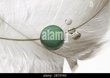 Glaskugel auf einer weissen Feder Stock Photo