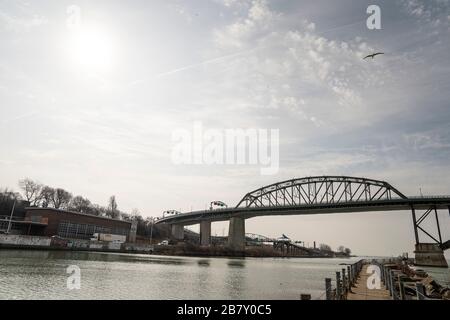 Buffalo, New York, USA. 18th Mar, 2020. The USA and Canada have closed the border to all non-essential travel becuase of Covid-19. The 5,500 mile border has been closed by mutual agreement between the two governments. The Peace Bridge between Buffalo, NY and Fort Erie, Ontario had 5,105,882 bridge crossings in 2019. Photo By Brendan Bannon. March 18, 2020. Buffalo, NY. Credit: Brendan Bannon/ZUMA Wire/Alamy Live News Stock Photo